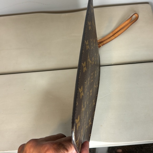 Louis Vuitton Neverfull Monogram Pouch - Picture 10 of 11